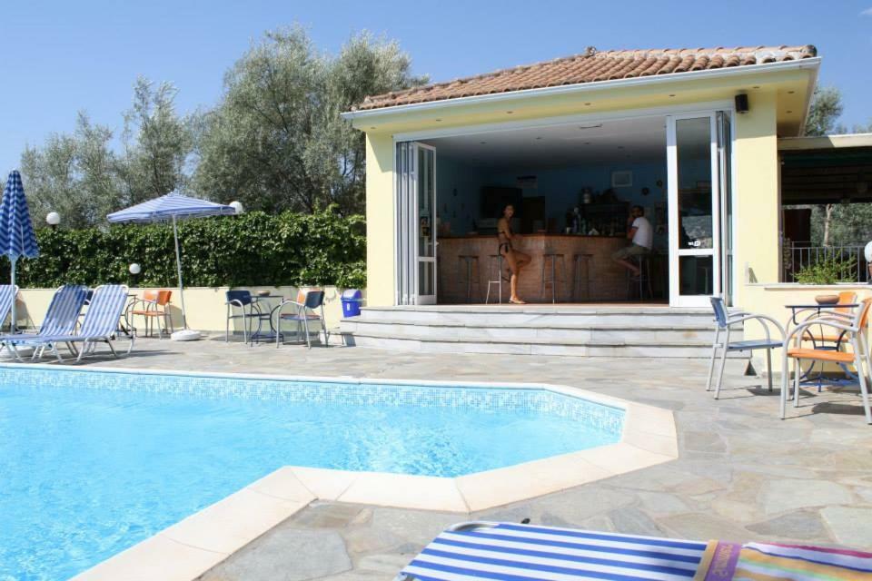Ilios Hotel & Villas Yénion Eksteriør billede